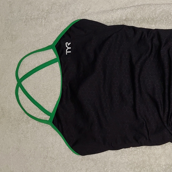 TYR hexatrinity practice suit - Picture 3 of 4